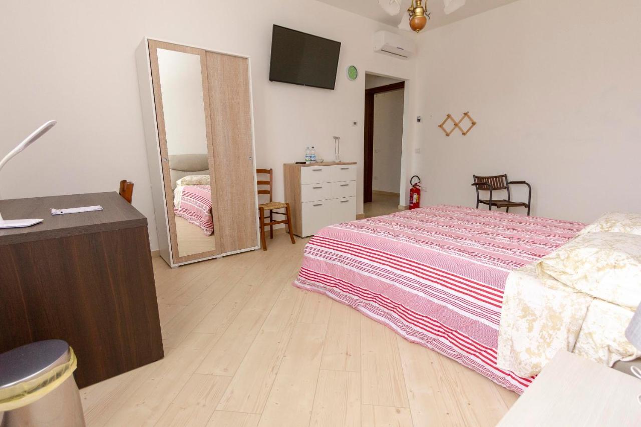 La Colomba B&B Castellaro  Екстер'єр фото